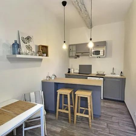 Vieil Et Mezzanine Proche De La *