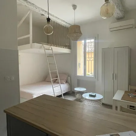 Daire Vieil Et Mezzanine Proche De La Antibes