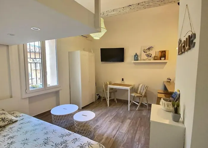 Vieil Et Mezzanine Proche De La * Antibes