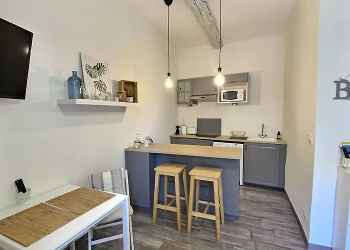 Vieil Et Mezzanine Proche De La *