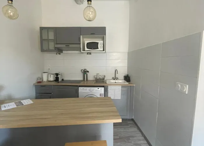 Vieil Et Mezzanine Proche De La Antibes